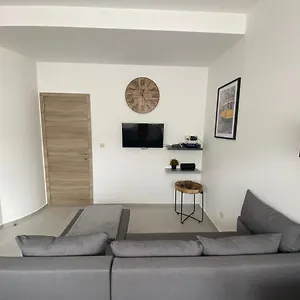 Apartment 1-c Superbe Tres Calme Et Bien Decore 